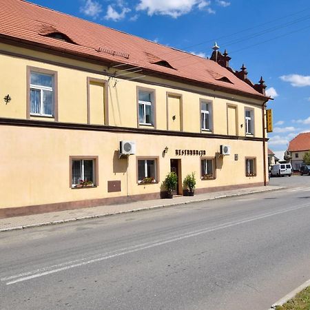Hotel Stary Ratusz Kostomloty Екстер'єр фото