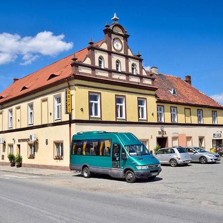 Hotel Stary Ratusz Kostomloty Екстер'єр фото