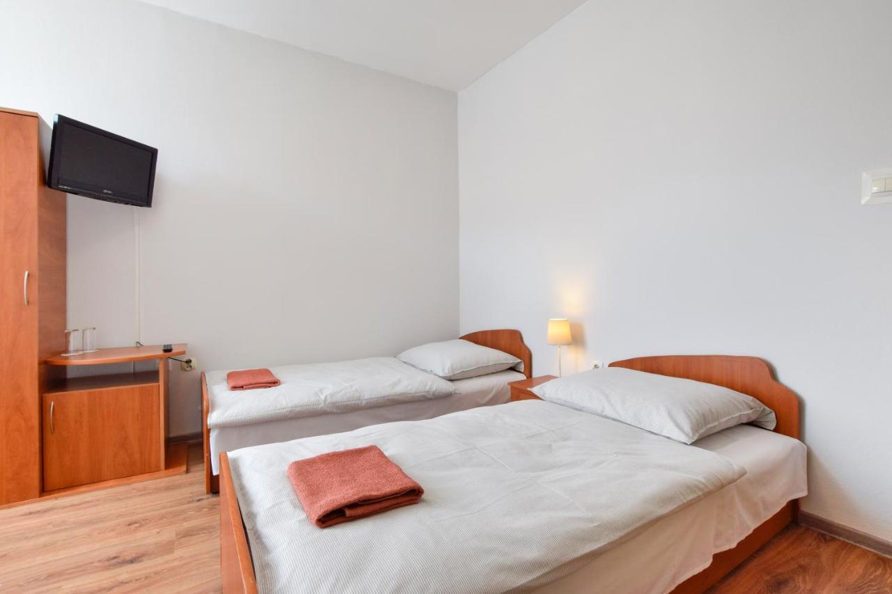 Hotel Stary Ratusz Kostomloty Екстер'єр фото