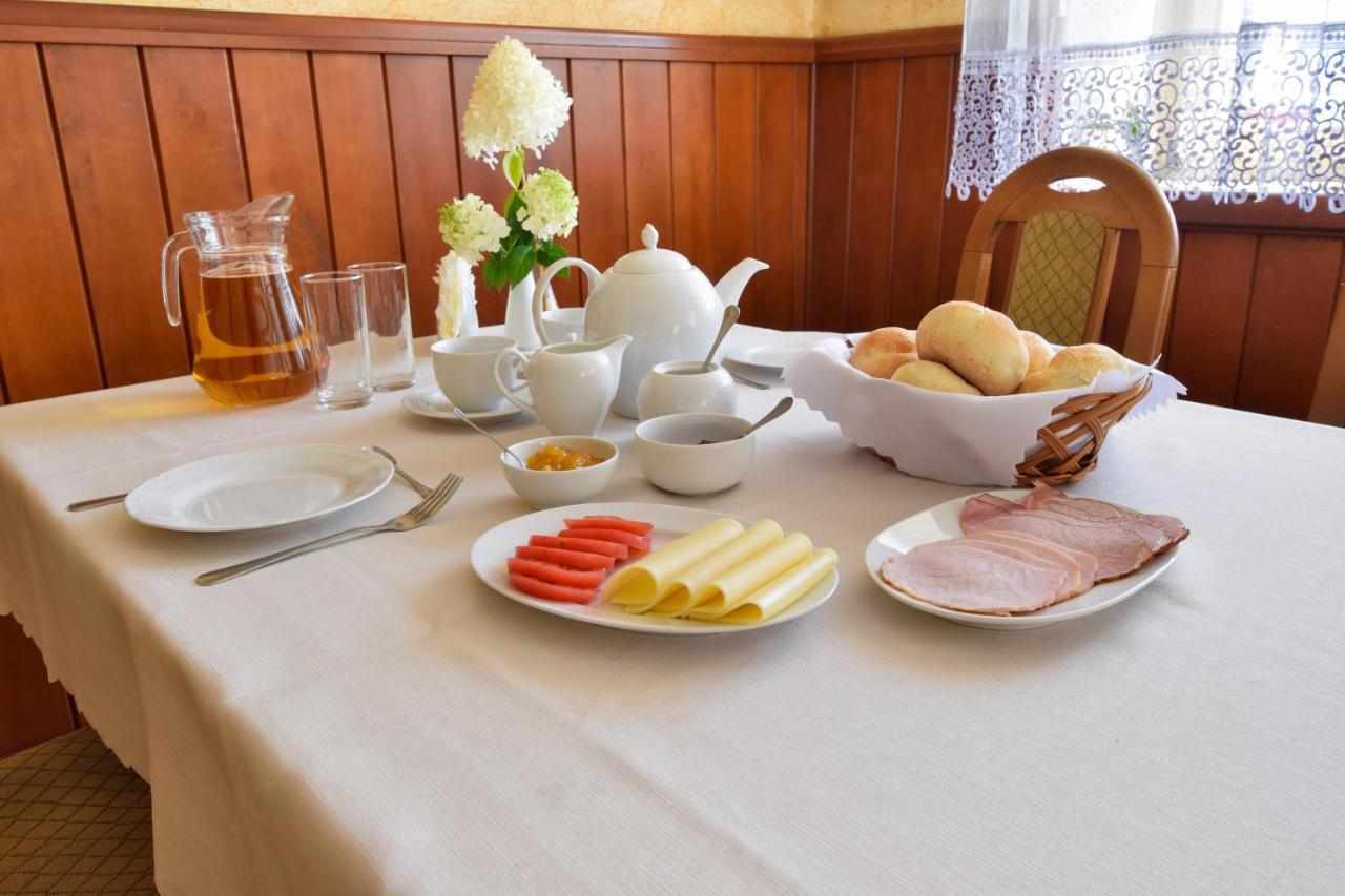 Hotel Stary Ratusz Kostomloty Екстер'єр фото