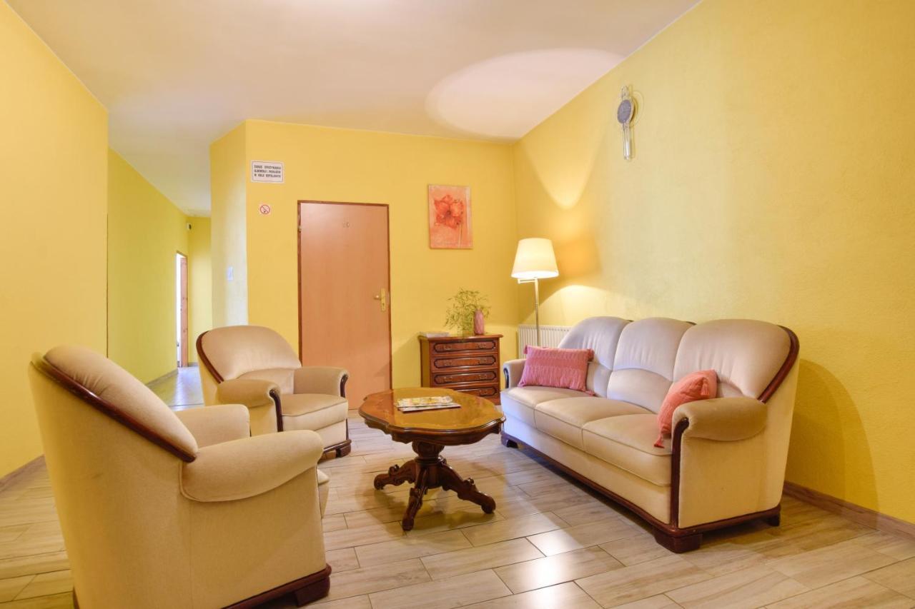 Hotel Stary Ratusz Kostomloty Екстер'єр фото