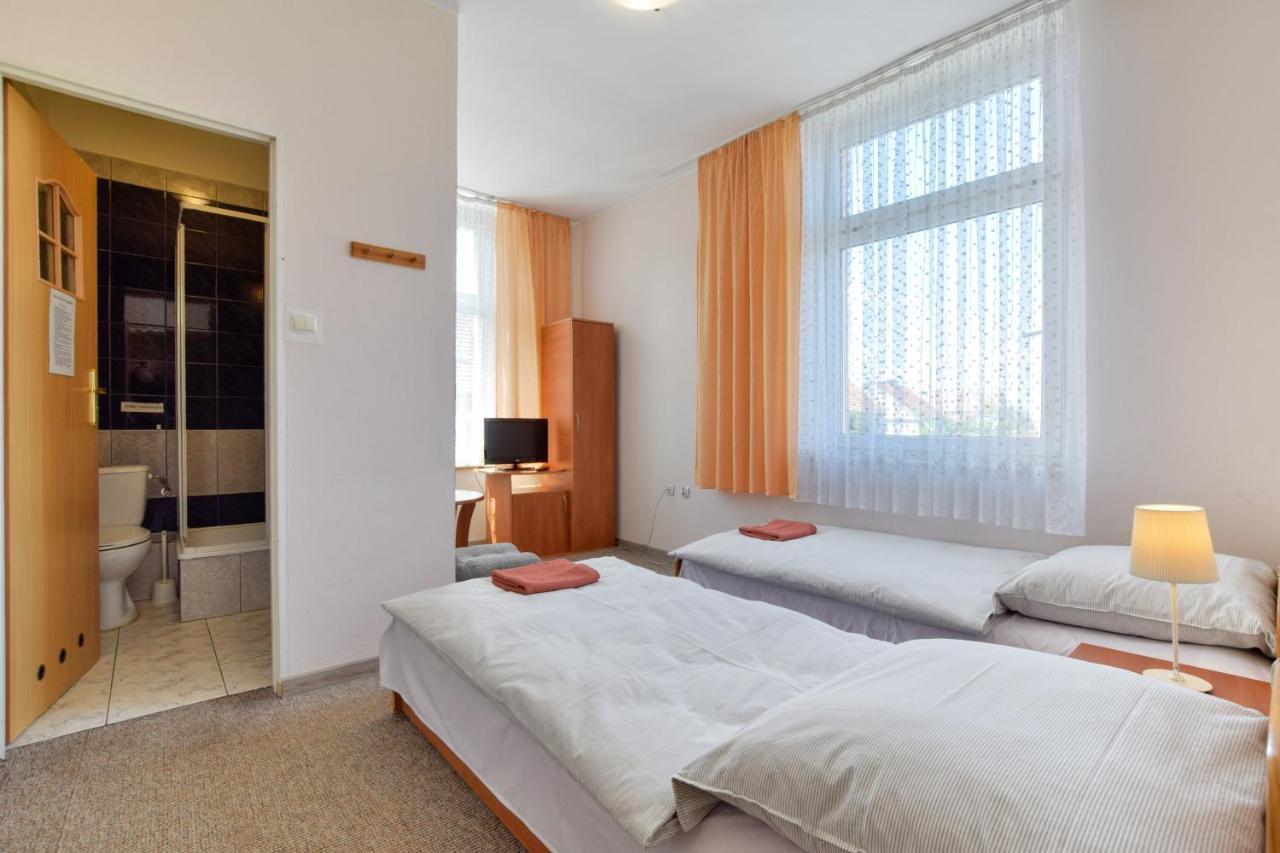 Hotel Stary Ratusz Kostomloty Екстер'єр фото