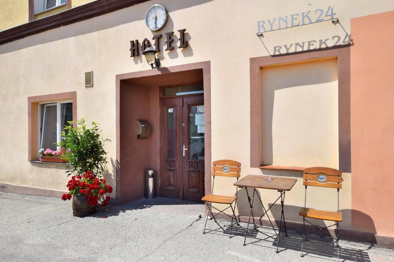 Hotel Stary Ratusz Kostomloty Екстер'єр фото