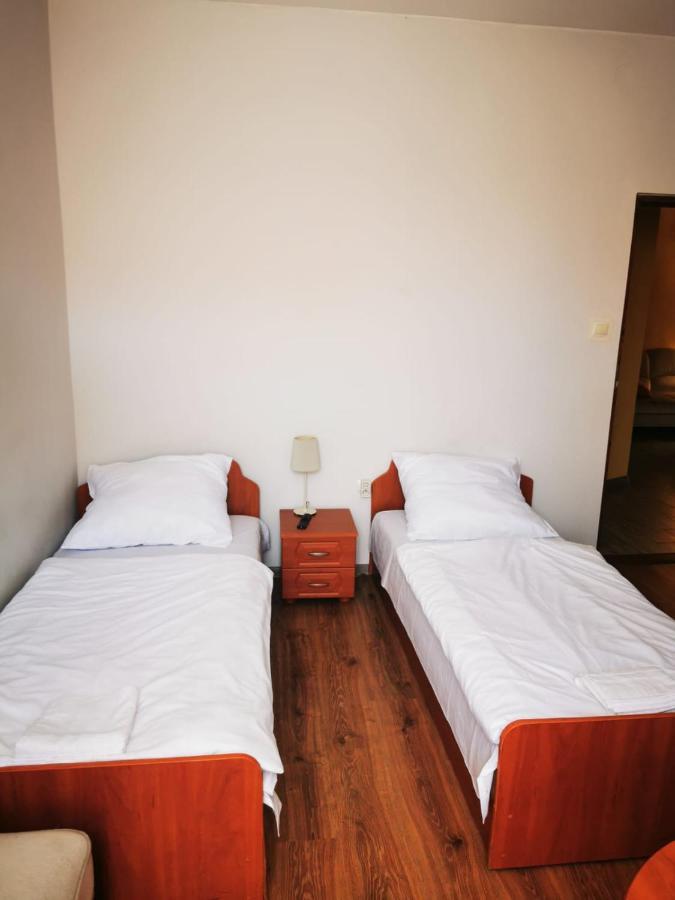 Hotel Stary Ratusz Kostomloty Екстер'єр фото