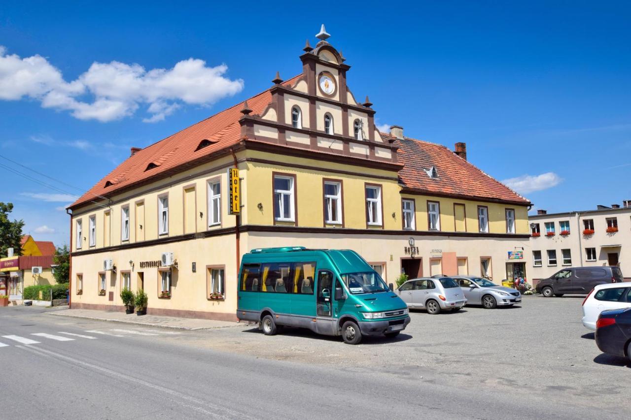 Hotel Stary Ratusz Kostomloty Екстер'єр фото