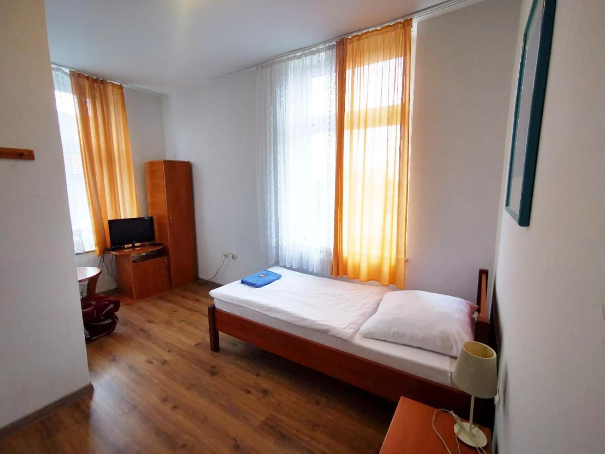 Hotel Stary Ratusz Kostomloty Екстер'єр фото