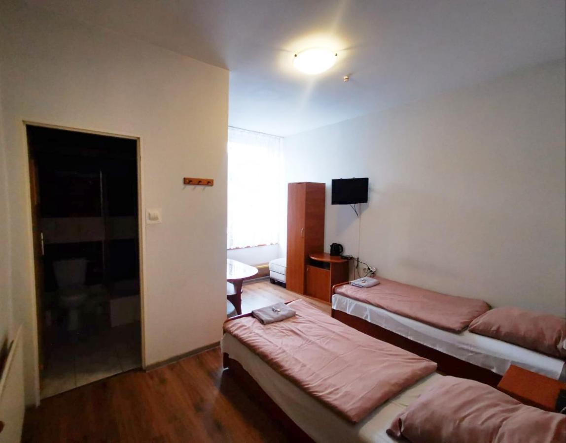 Hotel Stary Ratusz Kostomloty Екстер'єр фото